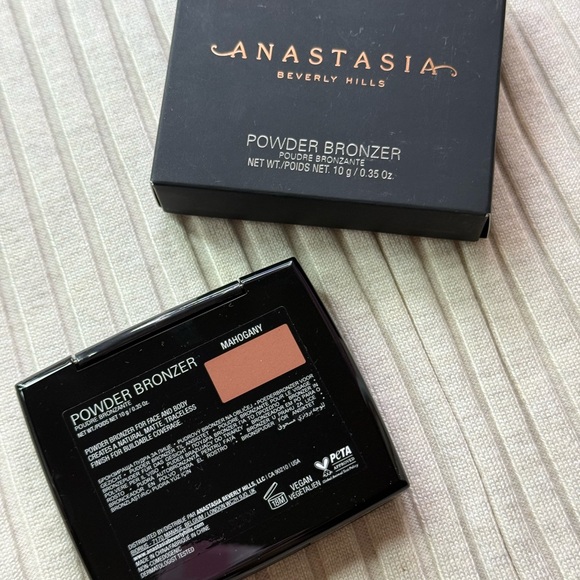 Anastasia Beverly Hills Bronzer -mahogany - Picture 3 of 3